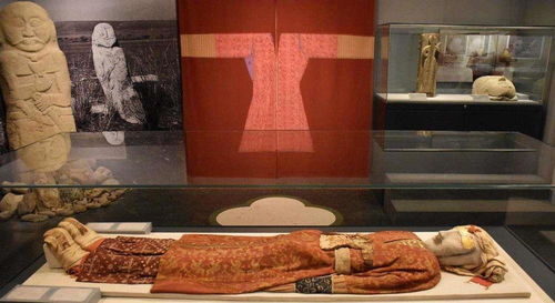 新疆考古发现 第二个楼兰 ,出土一红色长袍,专家直呼 美呆了
